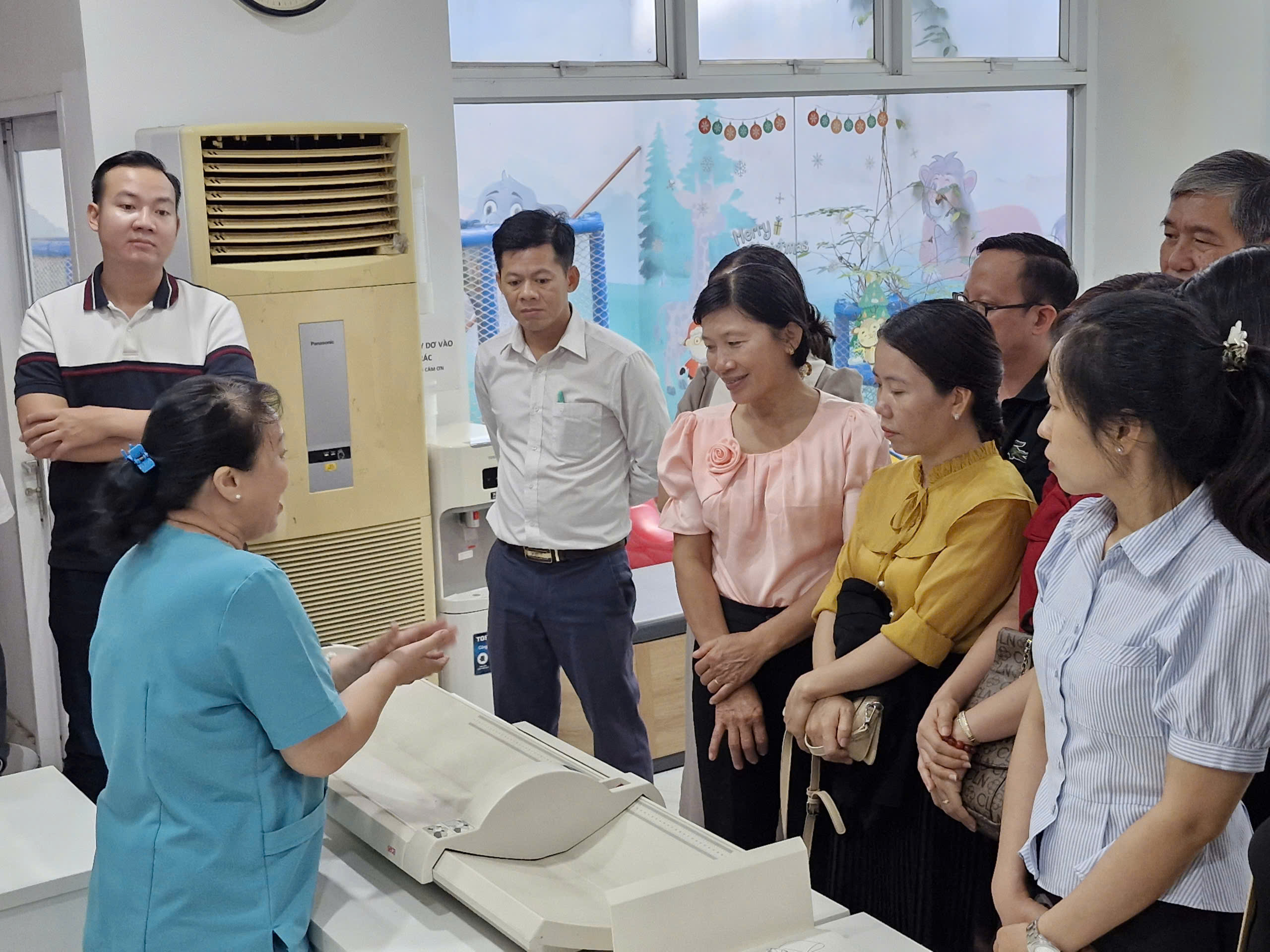 Tiếp nối buổi lý thuyết Lớp tập huấn “Nâng cao năng lực về hoạt động cải thiện tình trạng dinh dưỡng cho bà mẹ và trẻ em dưới 5 tuổi”